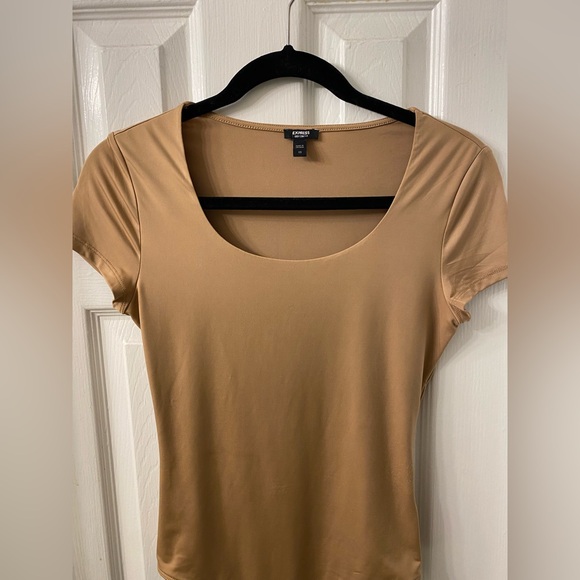 Express Body Contour High Compression Scoop Neck Cap Sleeve Bodysuit - Pecan - Picture 5 of 11